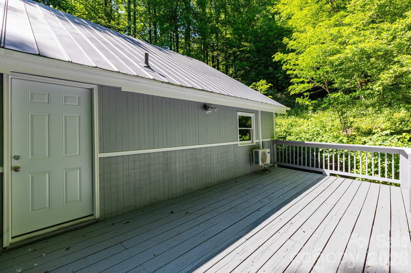 109 Narrow Way Rd, Burnsville, NC 28714