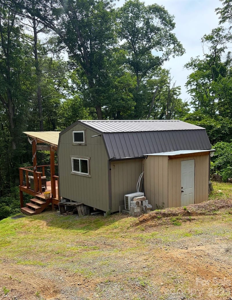 555 Logans Ridge Dr, Marshall, NC 28753