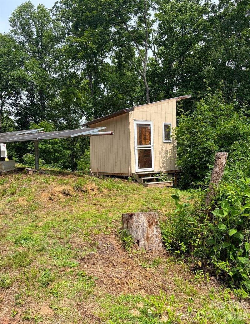 555 Logans Ridge Dr, Marshall, NC 28753