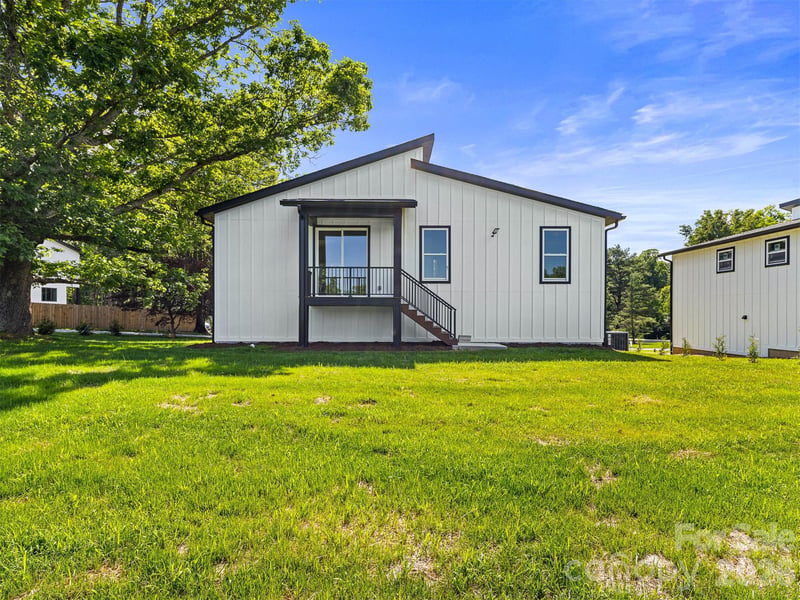45 Klimovych Rd, Hendersonville, NC 28792