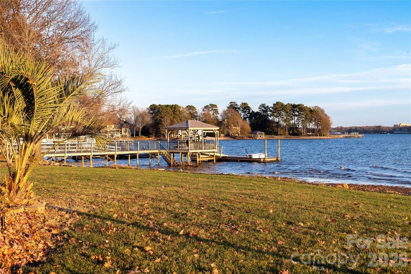 132 Clearwater Ln, Mooresville, NC 28117