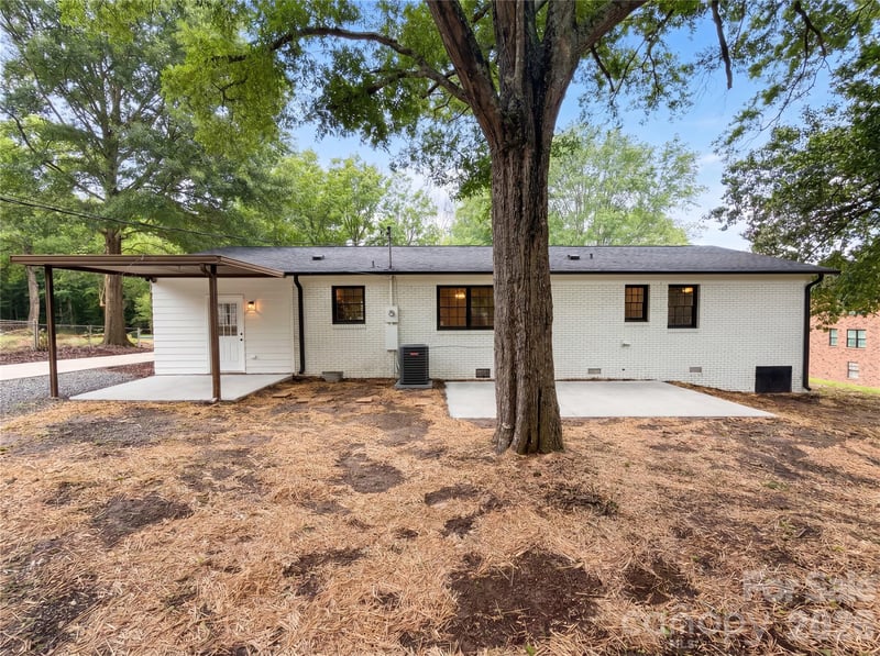 141 Greenbriar Dr, Matthews, NC 28104