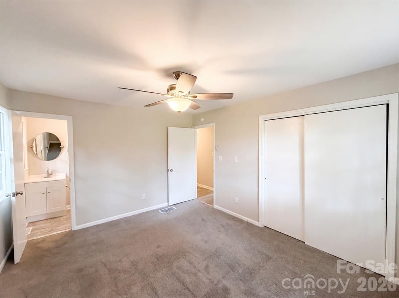 141 Greenbriar Dr, Matthews, NC 28104
