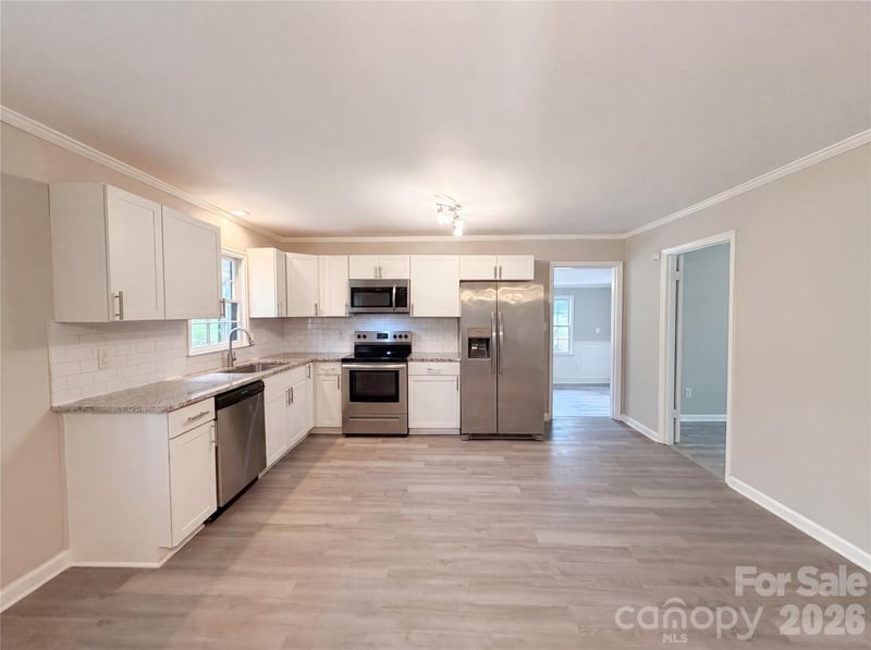 141 Greenbriar Dr, Matthews, NC 28104