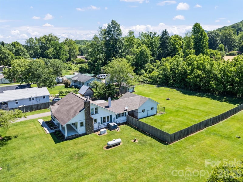 40 Avery St, Waynesville, NC 28786