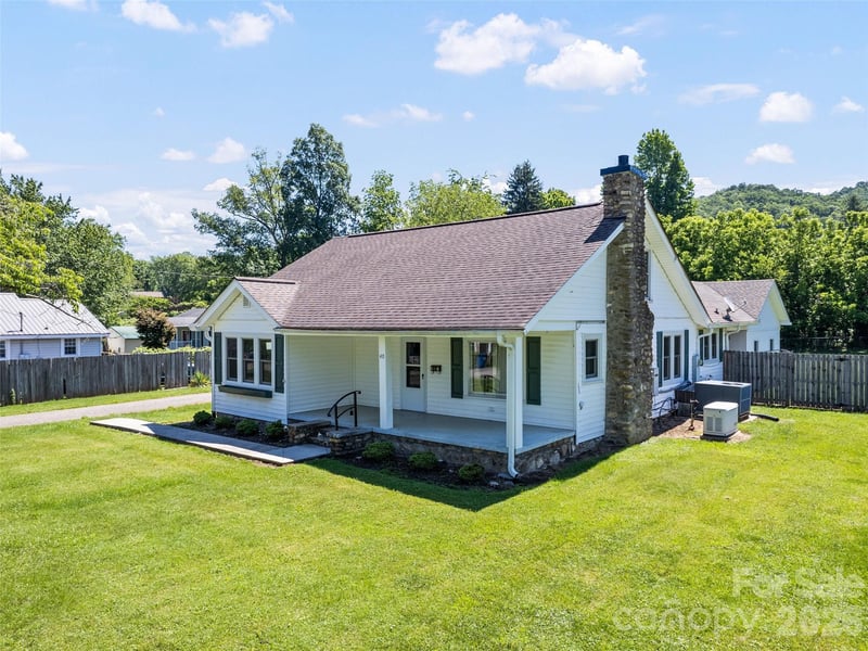40 Avery St, Waynesville, NC 28786