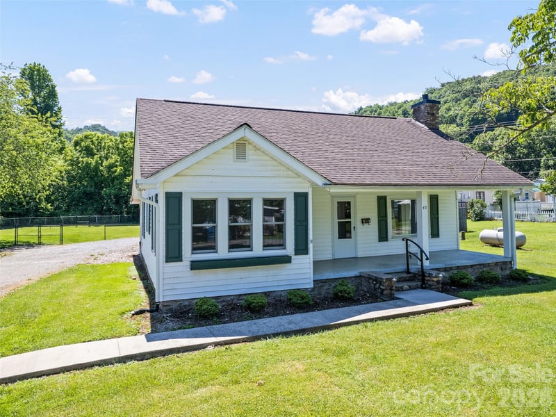 40 Avery St, Waynesville, NC 28786