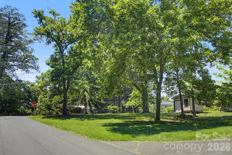 99999 College Crescent #2, Weaverville, NC 28787