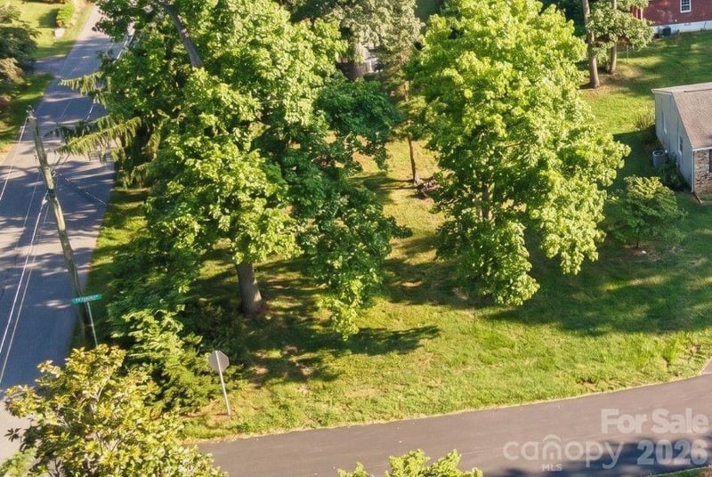 99999 College Crescent #2, Weaverville, NC 28787
