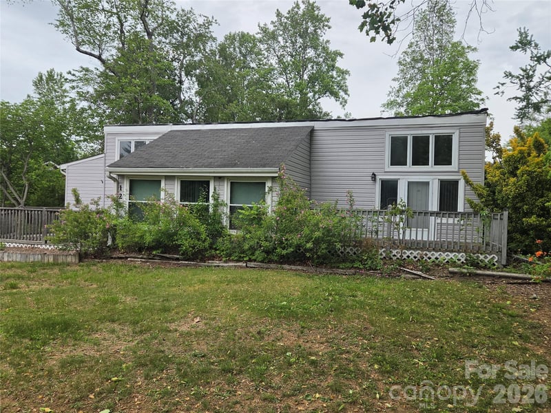 125 Rutledge Dr, Hendersonville, NC 28739