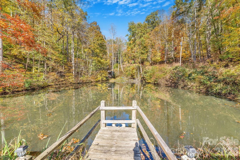 226 Fish Pond Ln, Burnsville, NC 28714