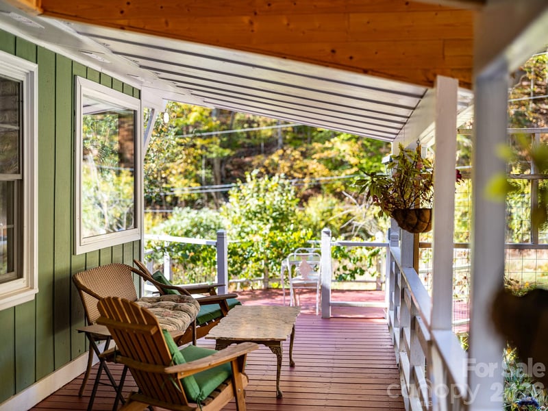 226 Fish Pond Ln, Burnsville, NC 28714