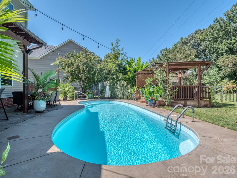 126 Misty Woods Dr, Lake Wylie, SC 29710