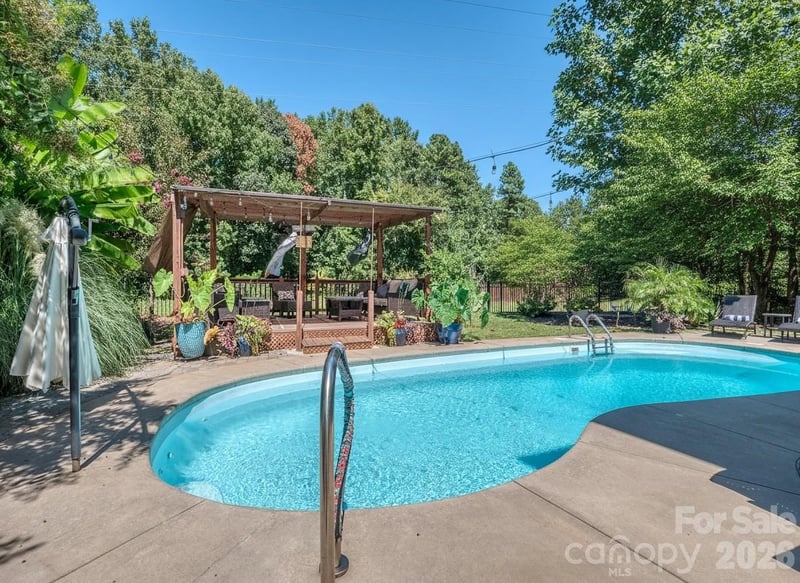 126 Misty Woods Dr, Lake Wylie, SC 29710