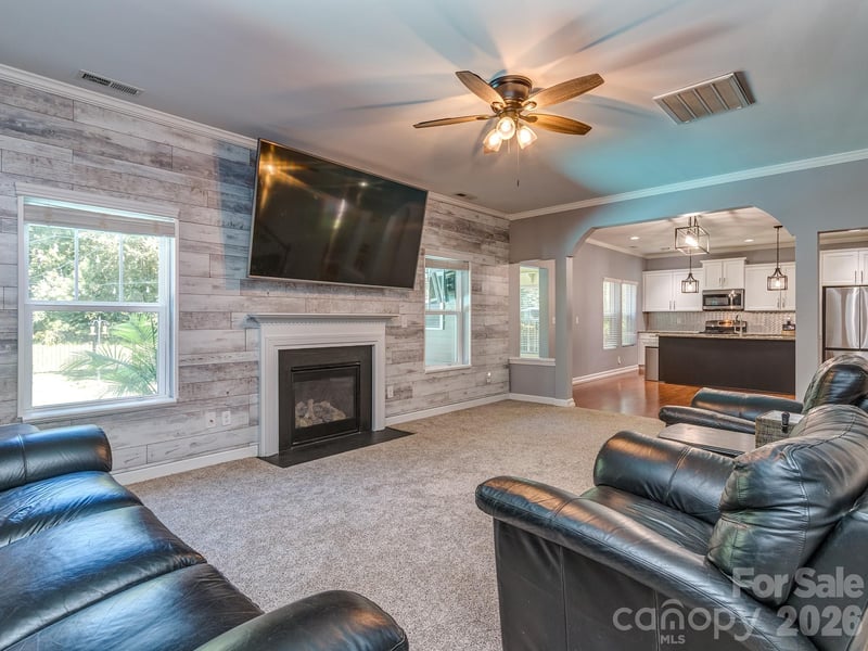 126 Misty Woods Dr, Lake Wylie, SC 29710