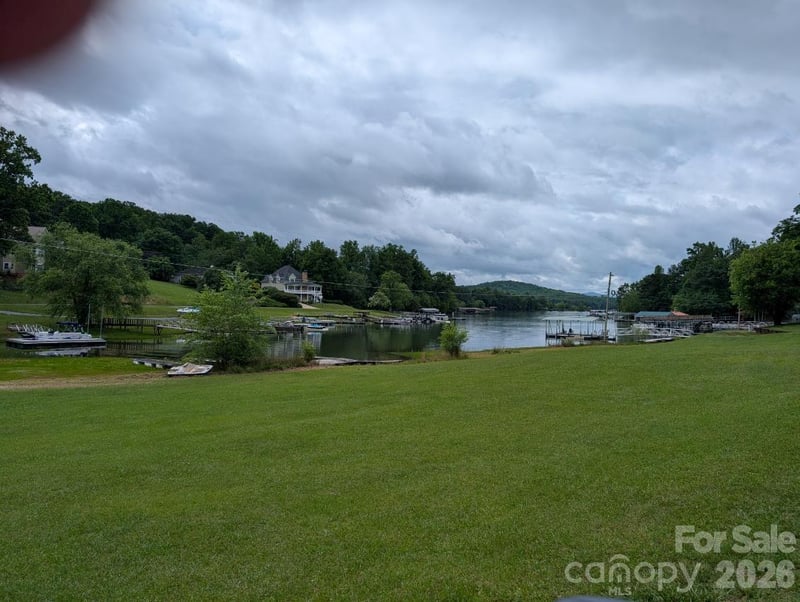 197 Dogwood Dr, Hayesville, NC 28904