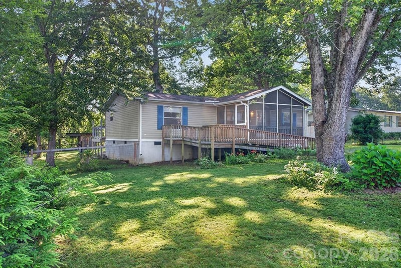 403 Doliver Dr, Horse Shoe, NC 28742