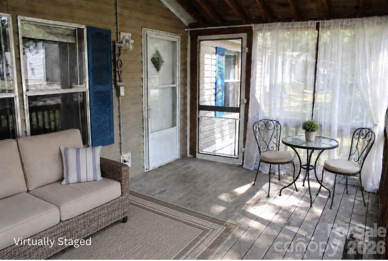 403 Doliver Dr, Horse Shoe, NC 28742