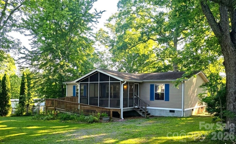 403 Doliver Dr, Horse Shoe, NC 28742