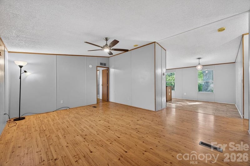 403 Doliver Dr, Horse Shoe, NC 28742