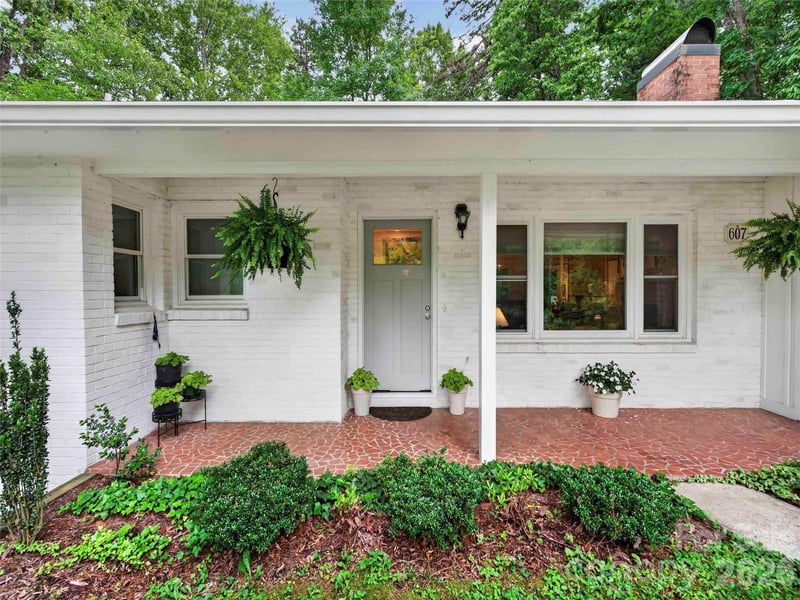 52 Melody Ln, Saluda, NC 28773