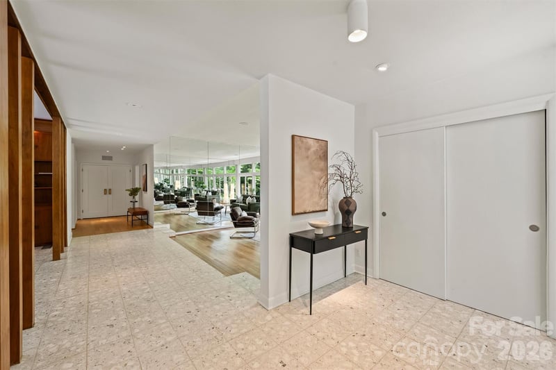 1818 Cloister Dr, Charlotte, NC 28211