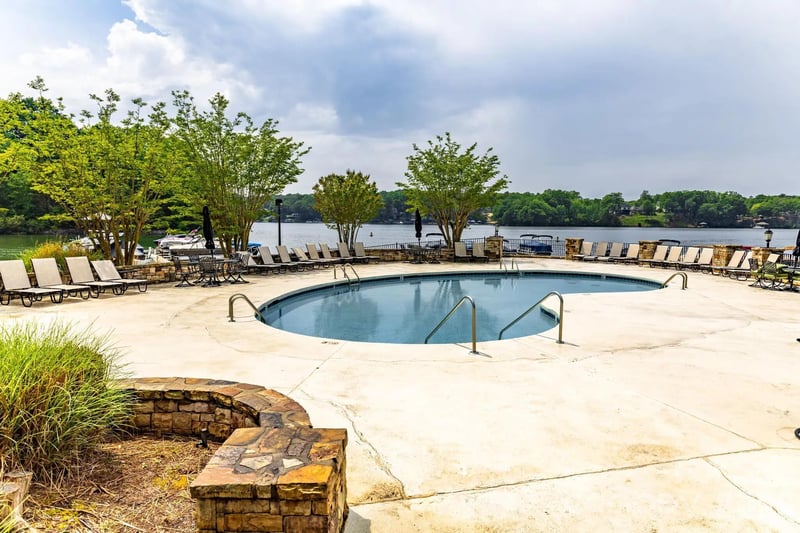 111 Cotswold Ct, Statesville, NC 28677