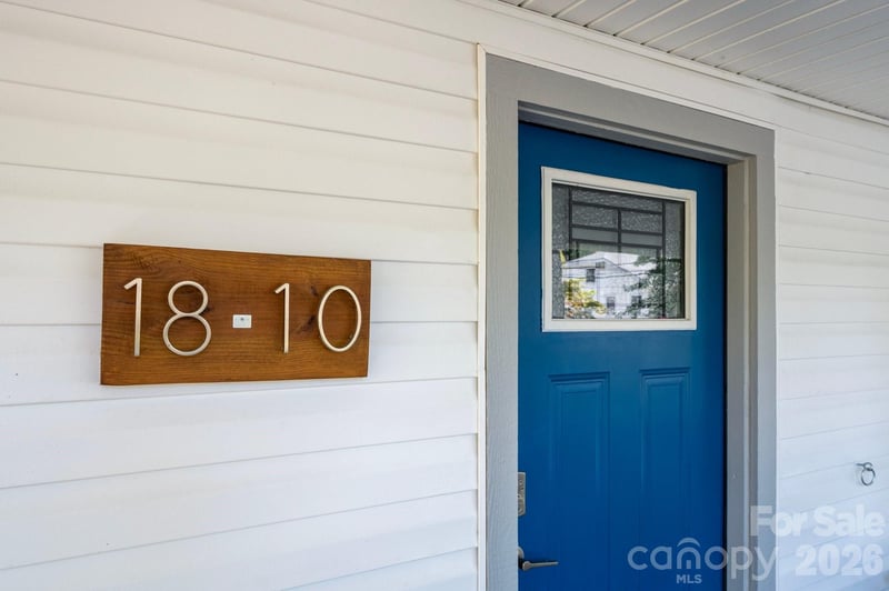 18 Oteen Park Pl, Asheville, NC 28805
