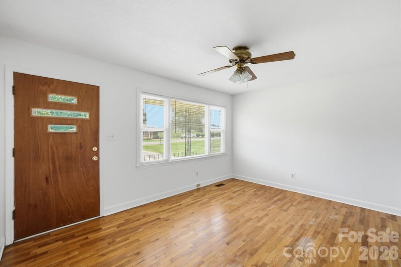 913 Harper Rd, Gastonia, NC 28056