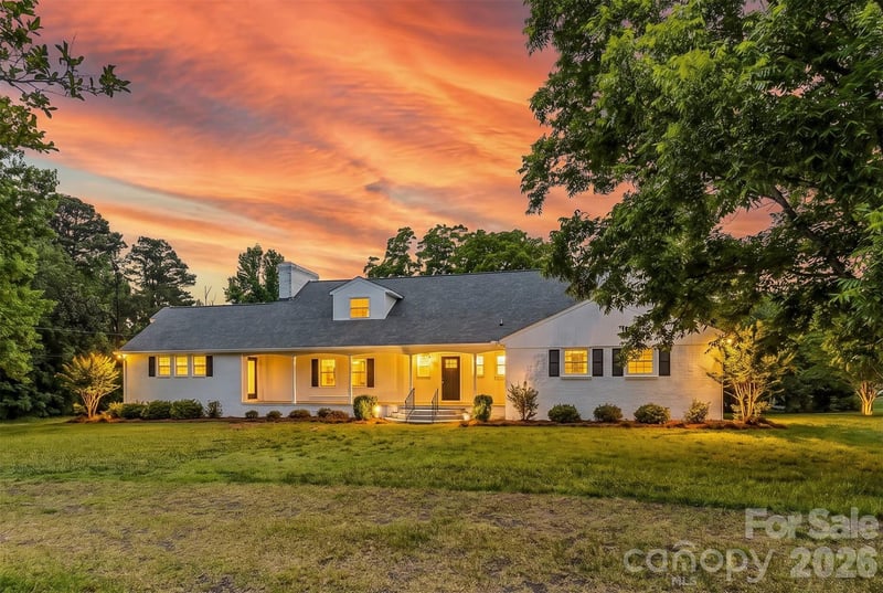 2705 Robinson Rd, Newton, NC 28658