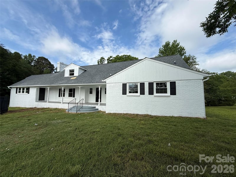 2705 Robinson Rd, Newton, NC 28658