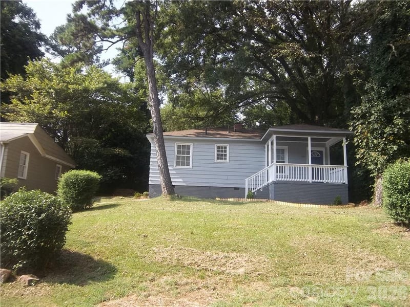 2431 Columbus Cir, Charlotte, NC 28208