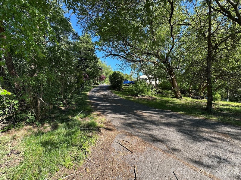126 Ridgeline Rd, Clyde, NC 28721