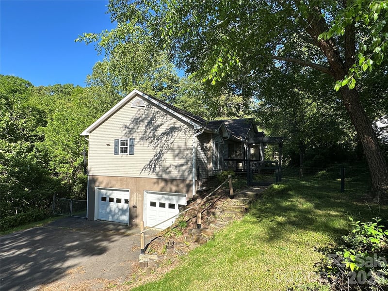 126 Ridgeline Rd, Clyde, NC 28721