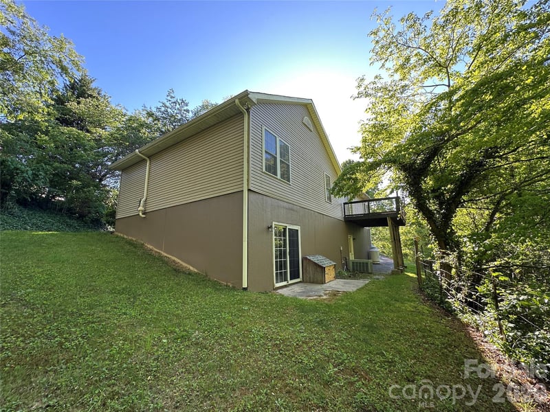 126 Ridgeline Rd, Clyde, NC 28721