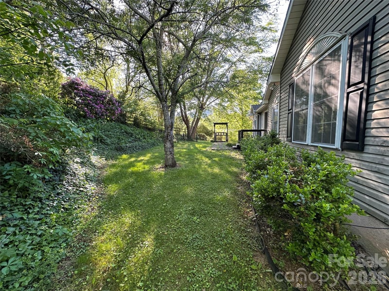 126 Ridgeline Rd, Clyde, NC 28721