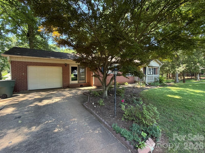 110 1st Street Pl, Conover, NC 28613