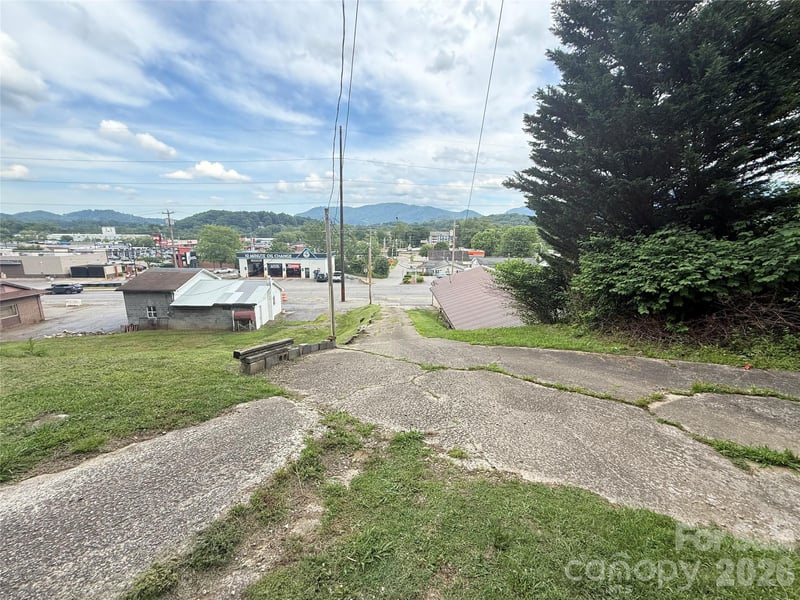 31 Paralee Ln, Waynesville, NC 28786
