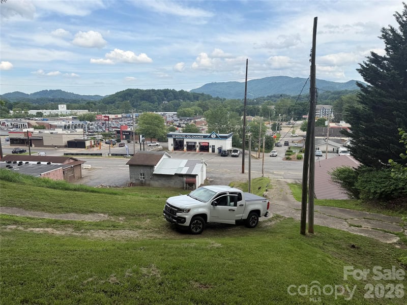 31 Paralee Ln, Waynesville, NC 28786