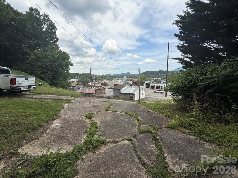 31 Paralee Ln, Waynesville, NC 28786