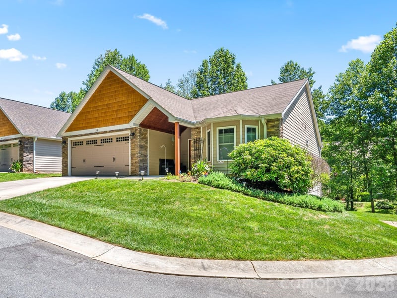 16 Jennlynn Dr, Arden, NC 28704