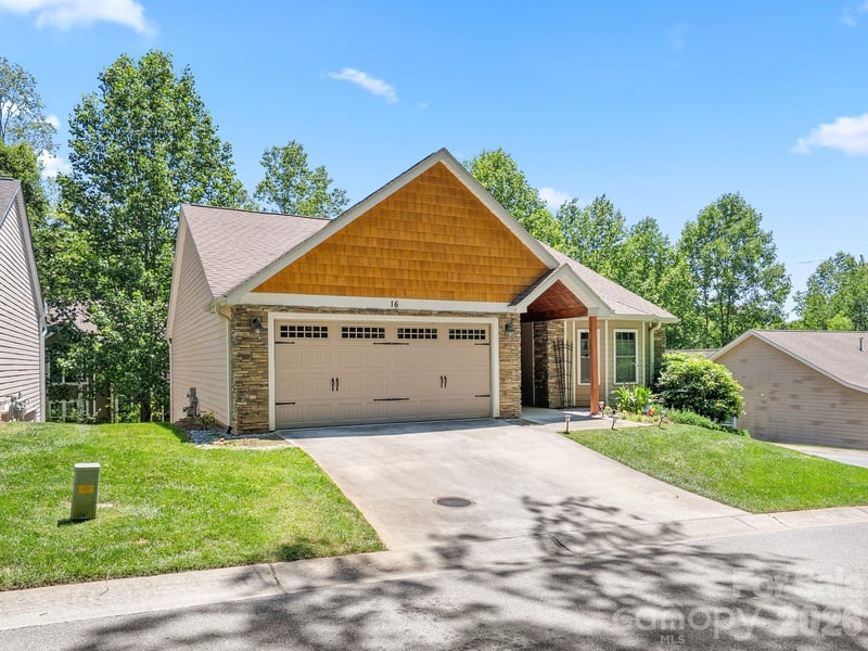 16 Jennlynn Dr, Arden, NC 28704