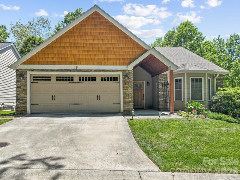 16 Jennlynn Dr, Arden, NC 28704