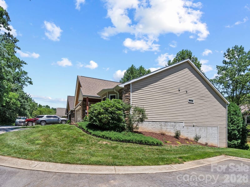 16 Jennlynn Dr, Arden, NC 28704