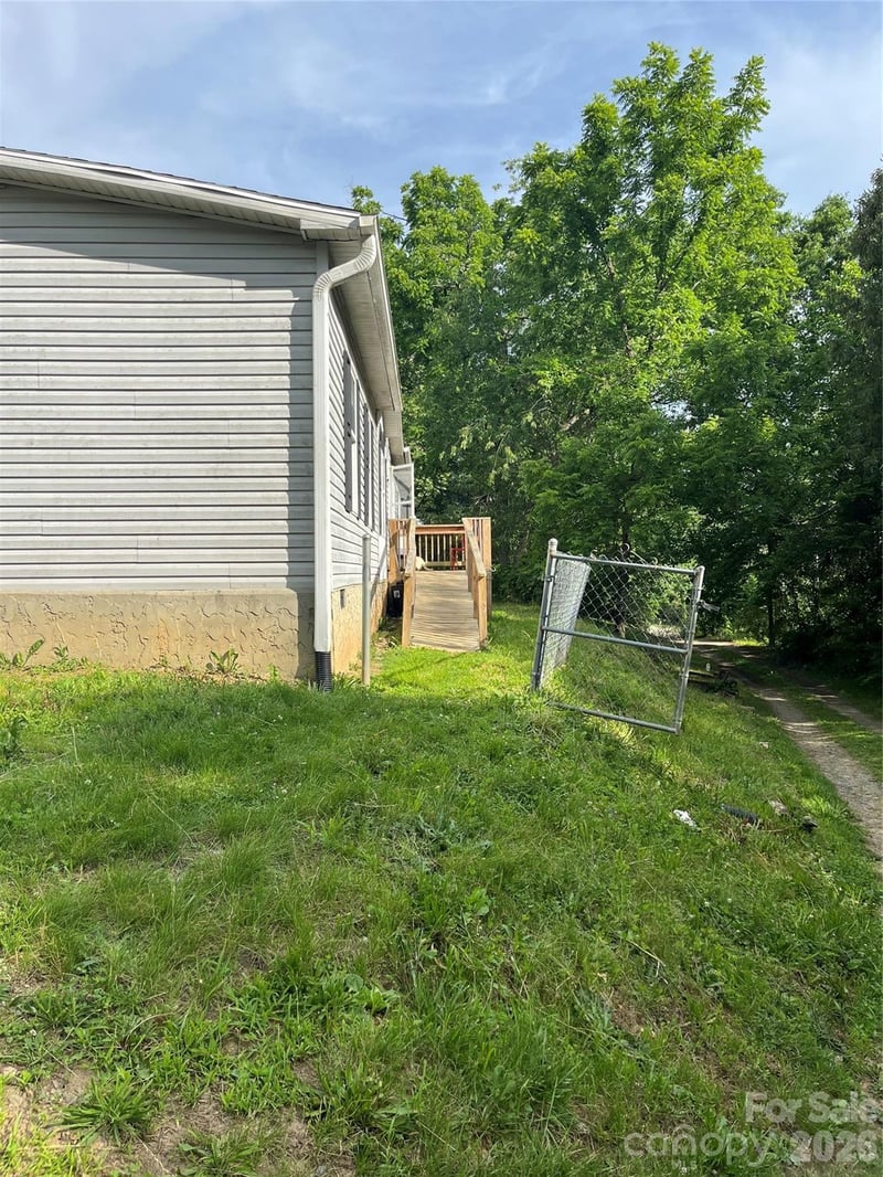 6 John Hazel Dr, Swannanoa, NC 28778