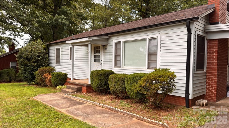 690 Brookdale Dr, Statesville, NC 28677