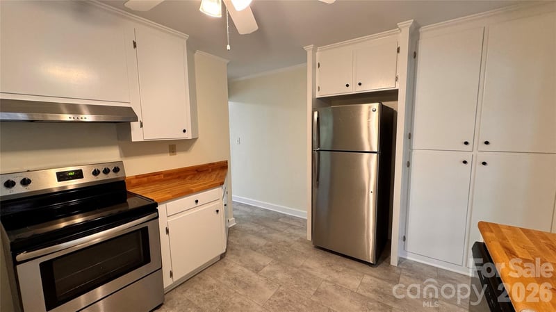 690 Brookdale Dr, Statesville, NC 28677