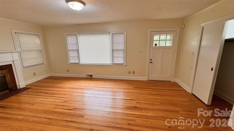 690 Brookdale Dr, Statesville, NC 28677