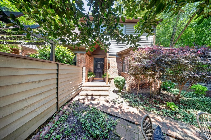 7407 Newmans Ln, Charlotte, NC 28270