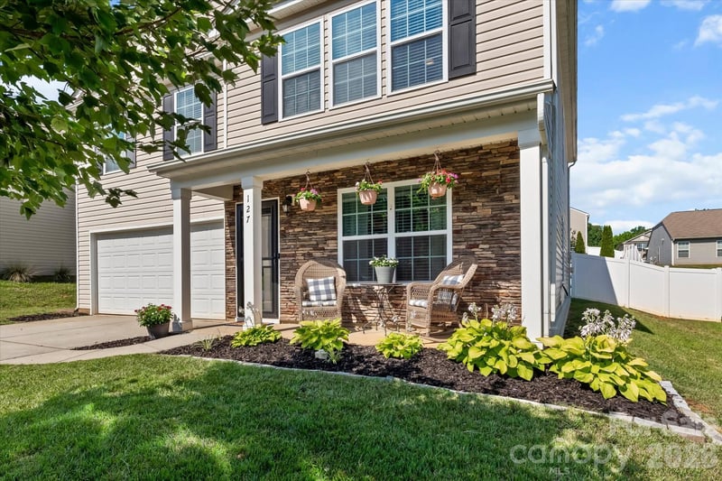 127 Harvest Pointe Dr, Statesville, NC 28677